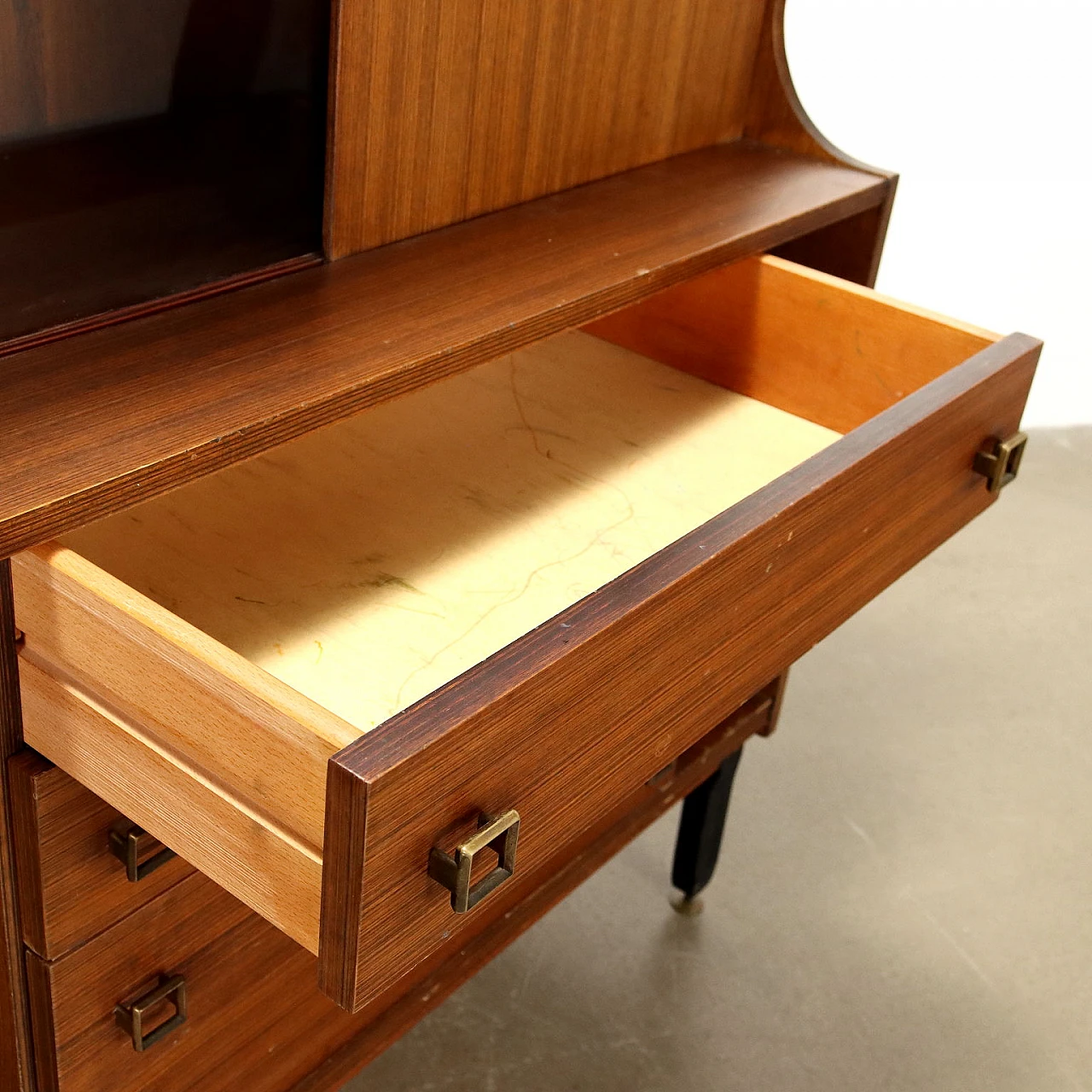 Sideboard in exotic wood veneer and glass, 1960s 7