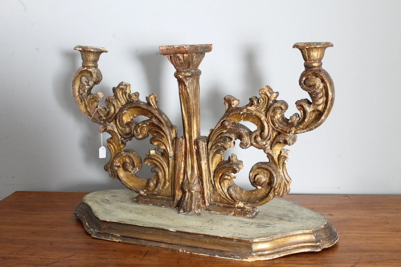 Candelabro o candeliere a due bracci in legno dorato a mecca, '700 1