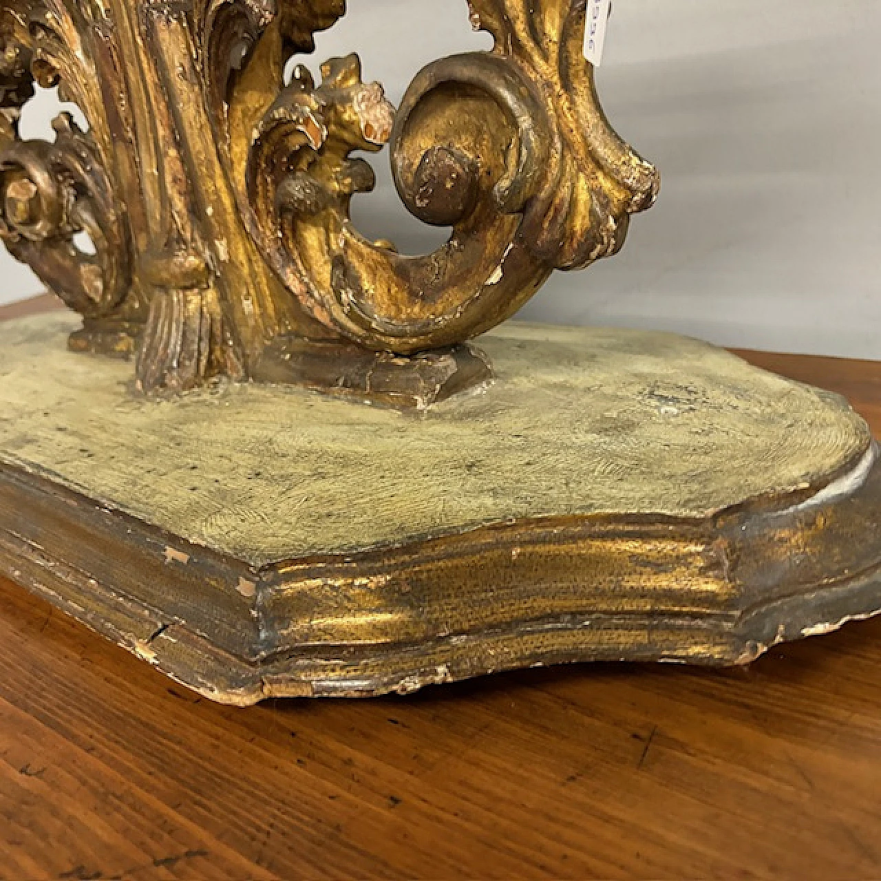 Gilded and carved wooden candelabra, 18th century 10