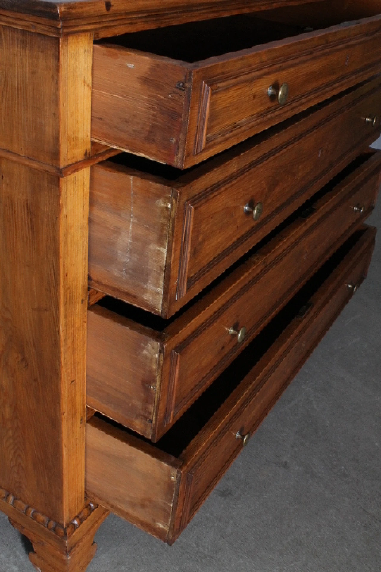 Rustic Tuscan chest of drawers in solid wood, 19th century 8