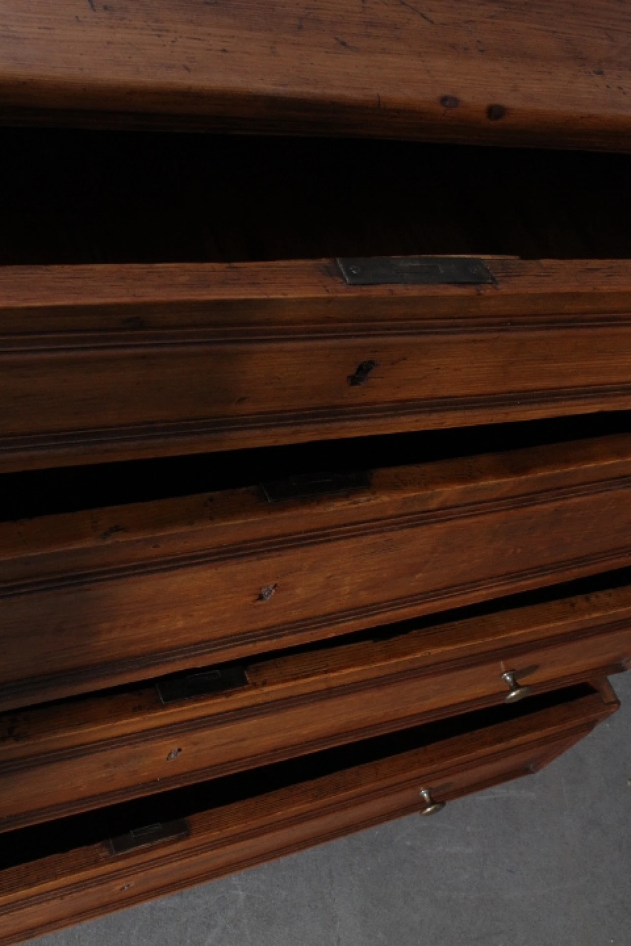 Rustic Tuscan chest of drawers in solid wood, 19th century 9