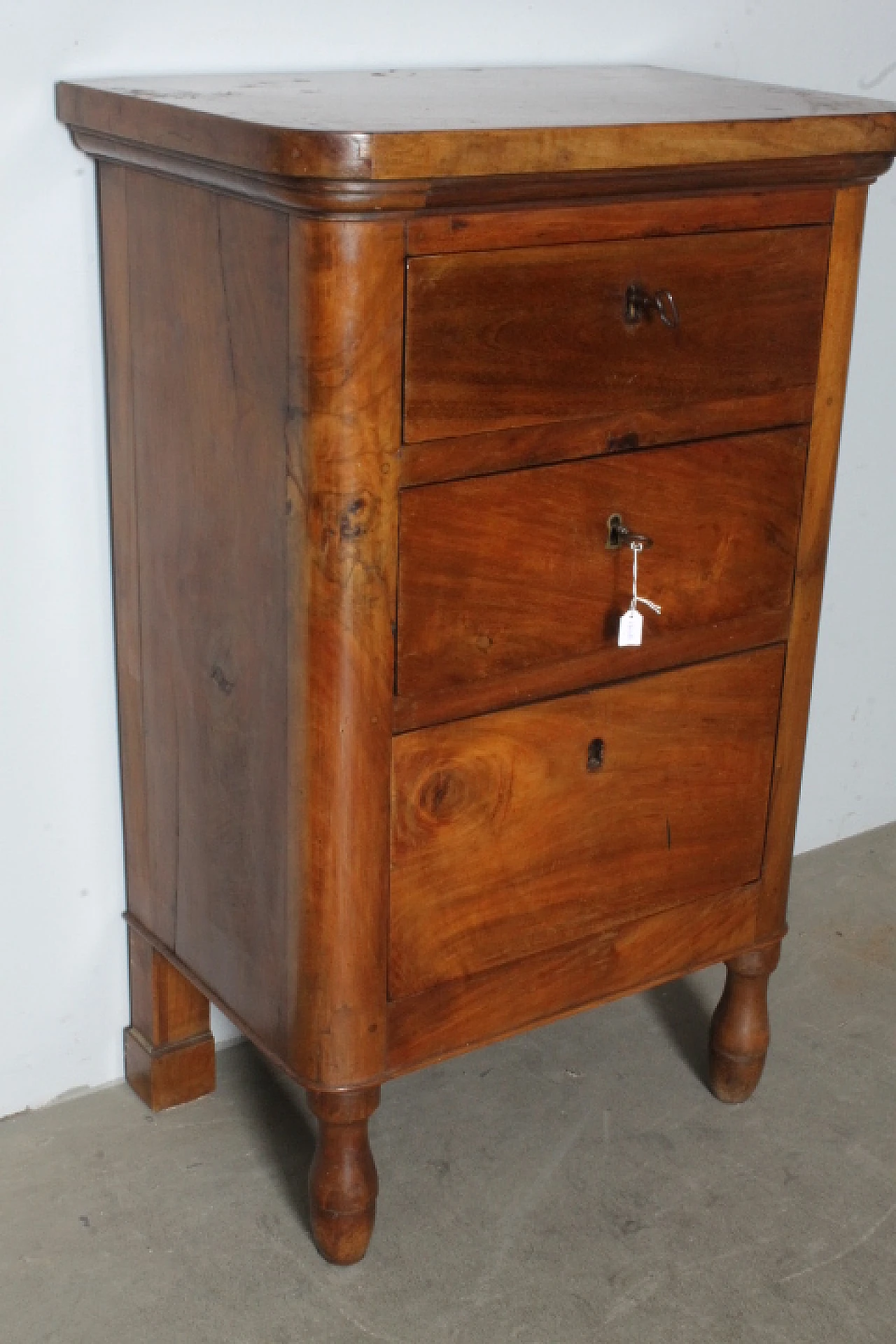 Lombard Charles X three-drawer sideboard in solid walnut, 1820 3