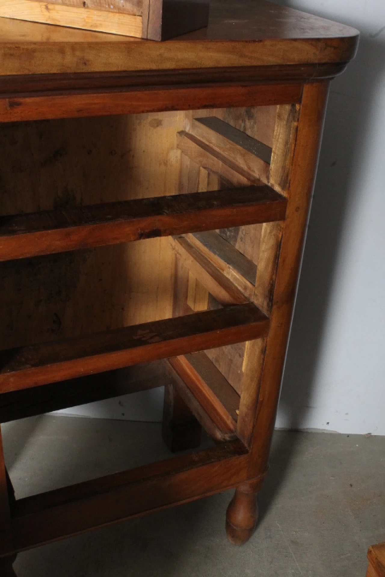 Lombard Charles X three-drawer sideboard in solid walnut, 1820 12