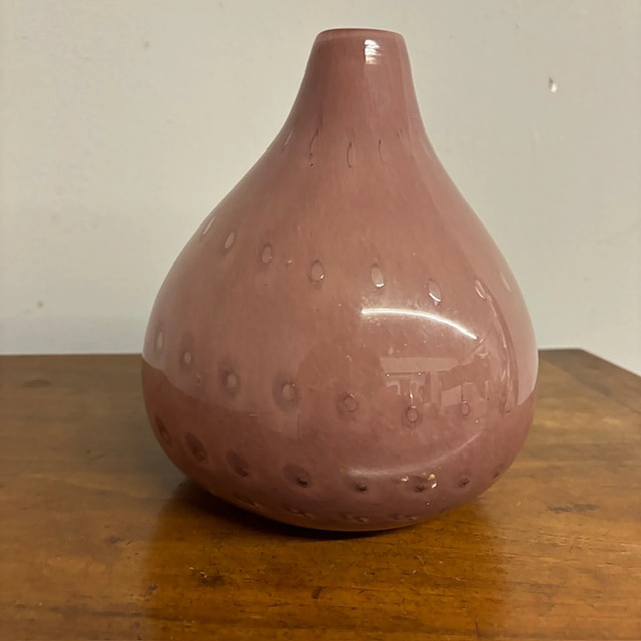 Murano vase pink with engraved bubbles. 60s 3