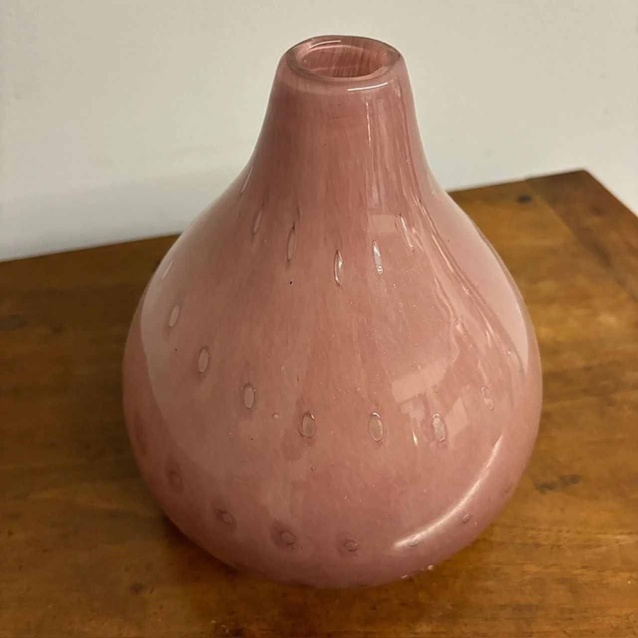 Murano vase pink with engraved bubbles. 60s 4