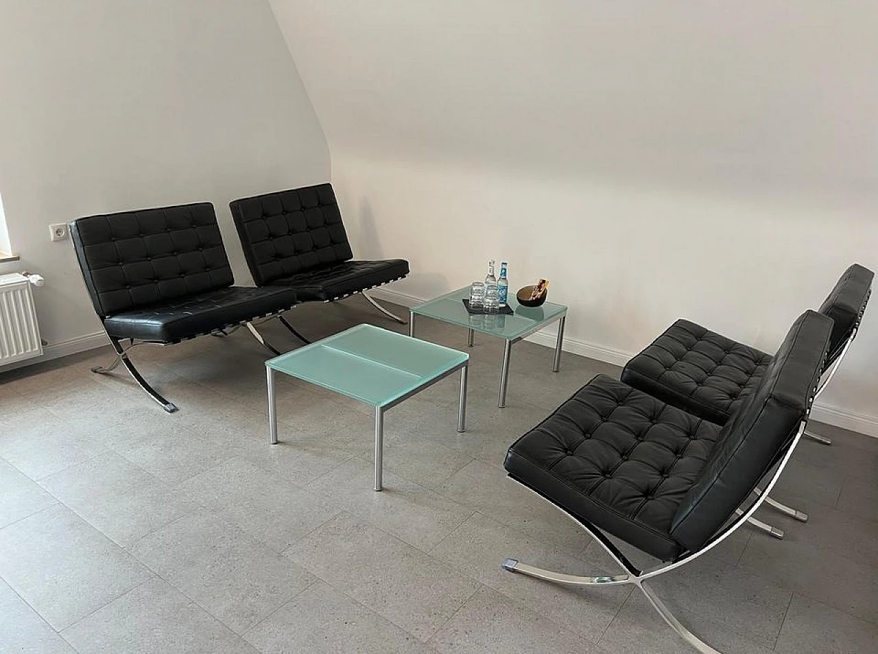 Knoll studio Poltrona Barcelona in pelle Martellata nera 1