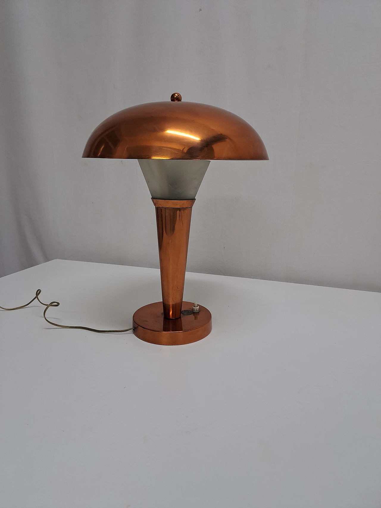 Lampada da tavolo di Jean Perzel rame e vetro, anni ’30 1