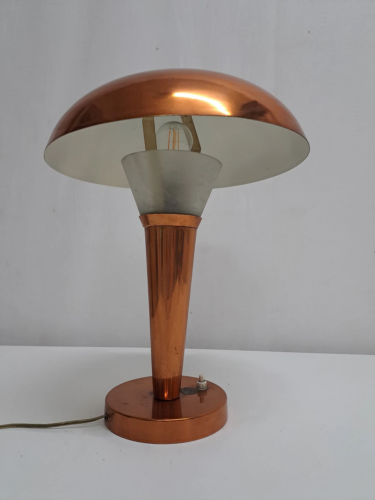 Lampada da tavolo di Jean Perzel rame e vetro, anni ’30 3