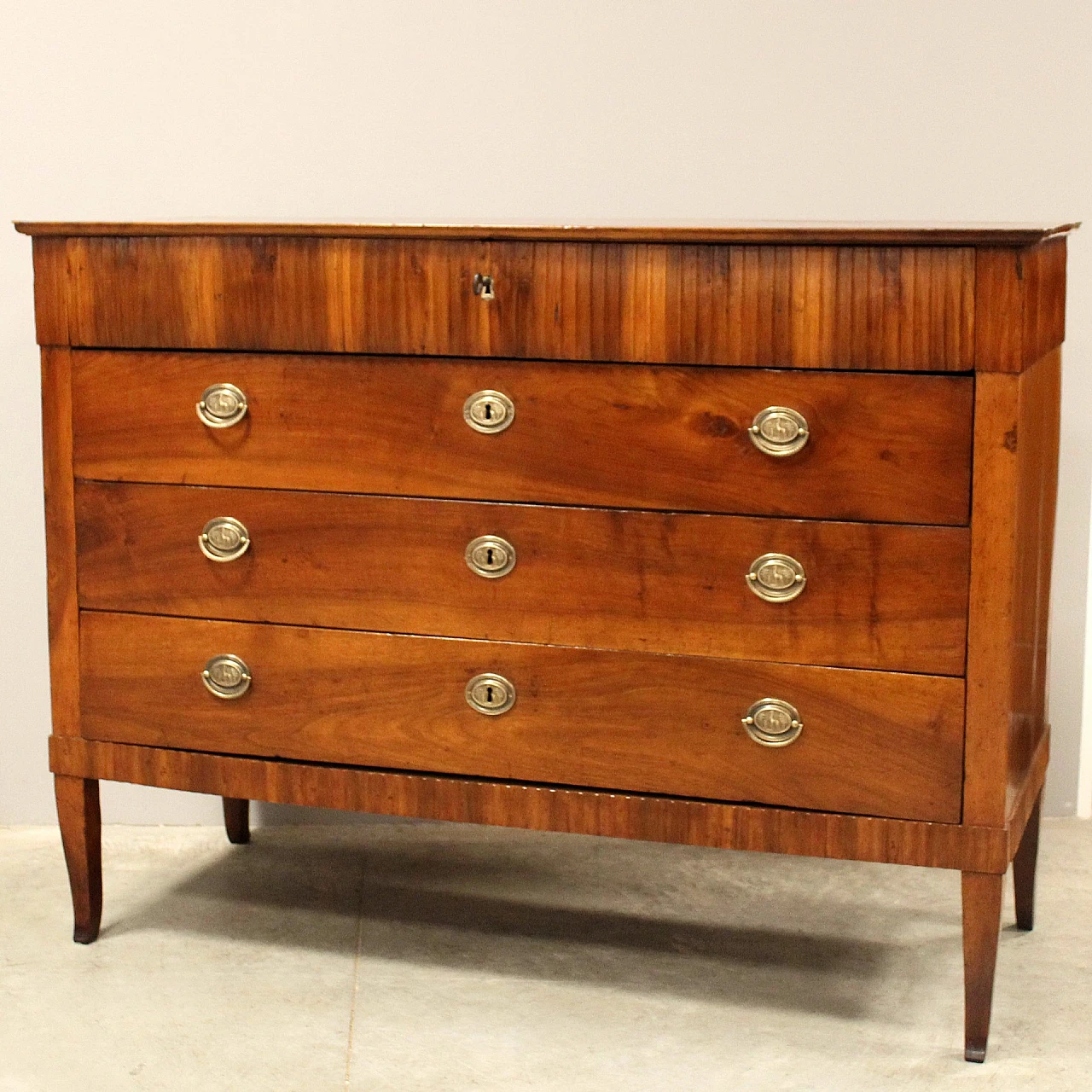 Walnut Direttorio chest of drawers, late 18th century 1