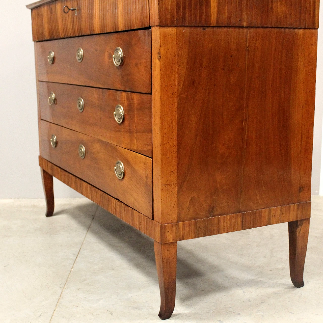 Walnut Direttorio chest of drawers, late 18th century 3