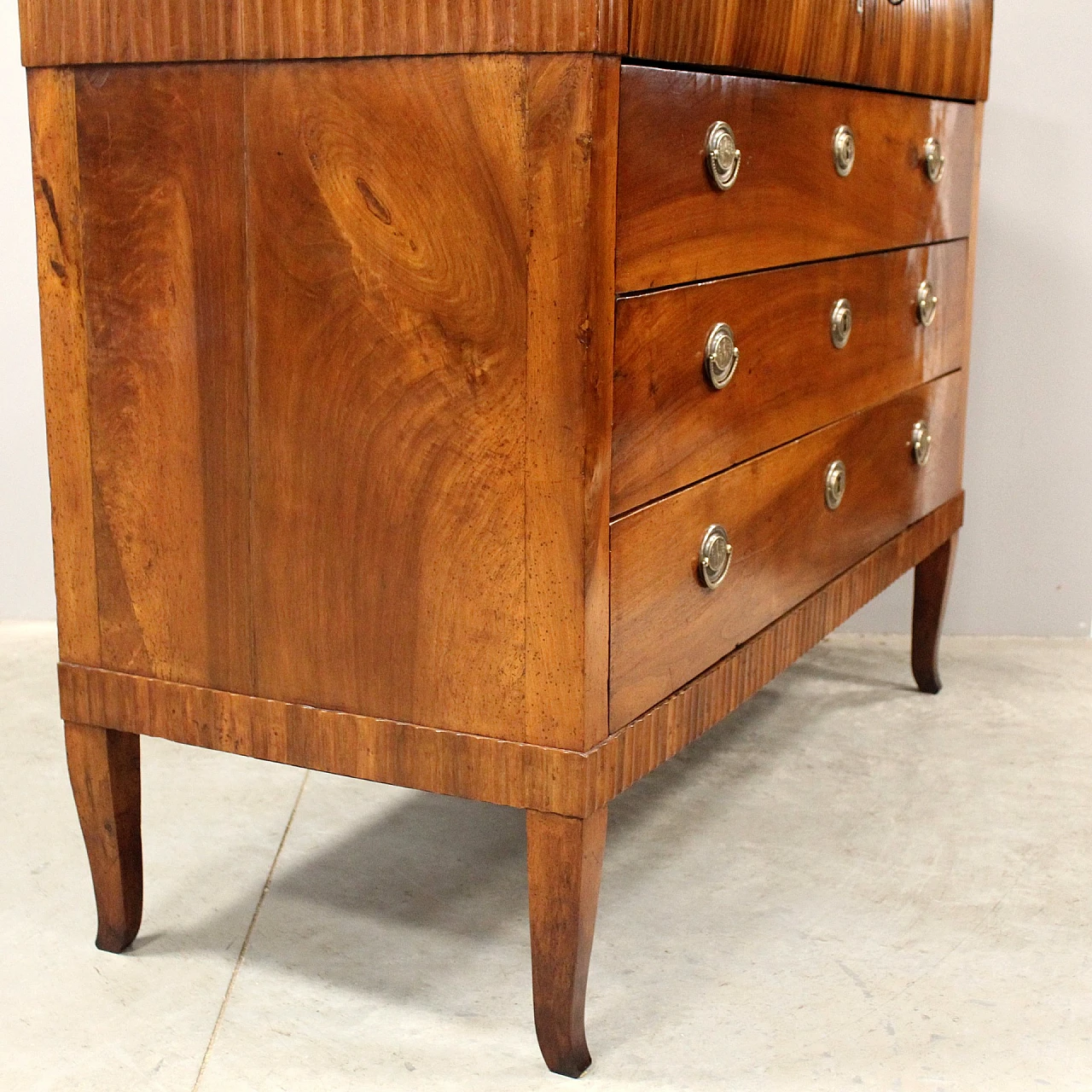 Walnut Direttorio chest of drawers, late 18th century 4