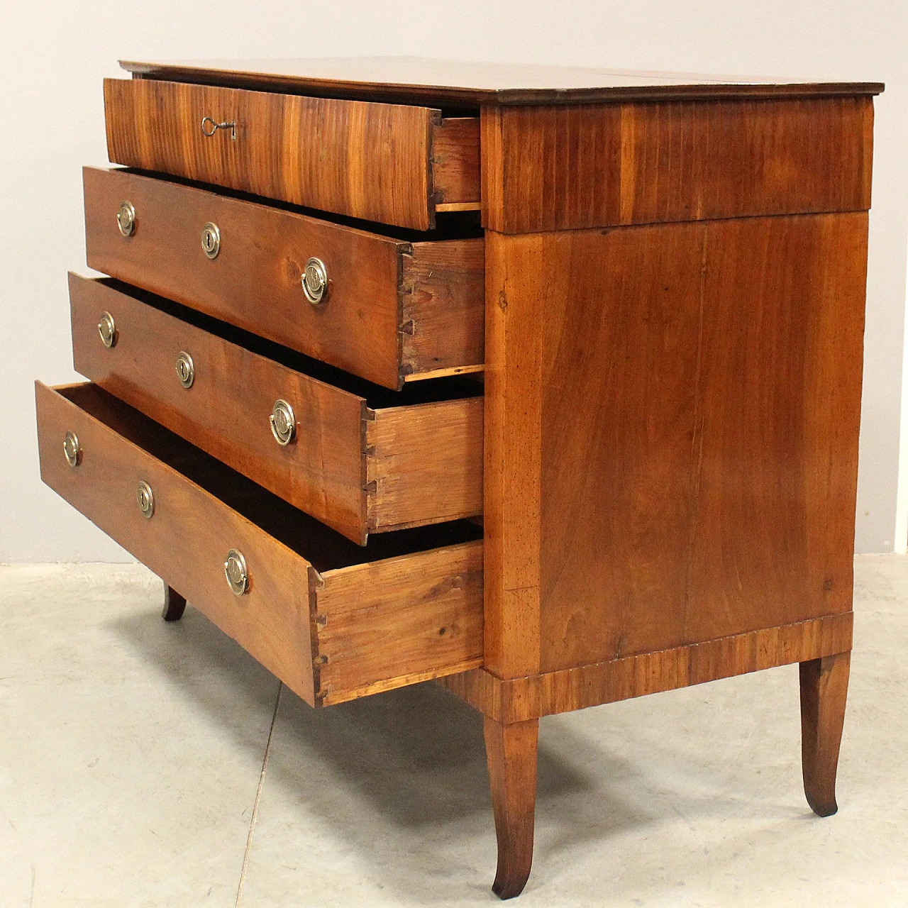 Walnut Direttorio chest of drawers, late 18th century 5