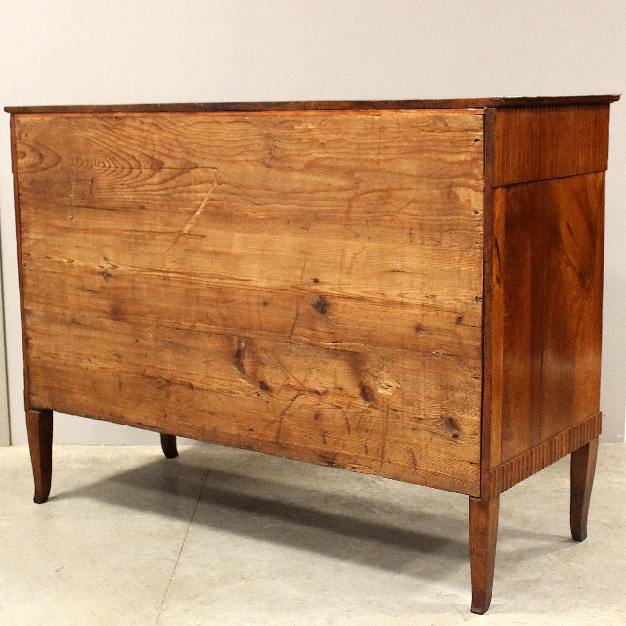 Walnut Direttorio chest of drawers, late 18th century 6