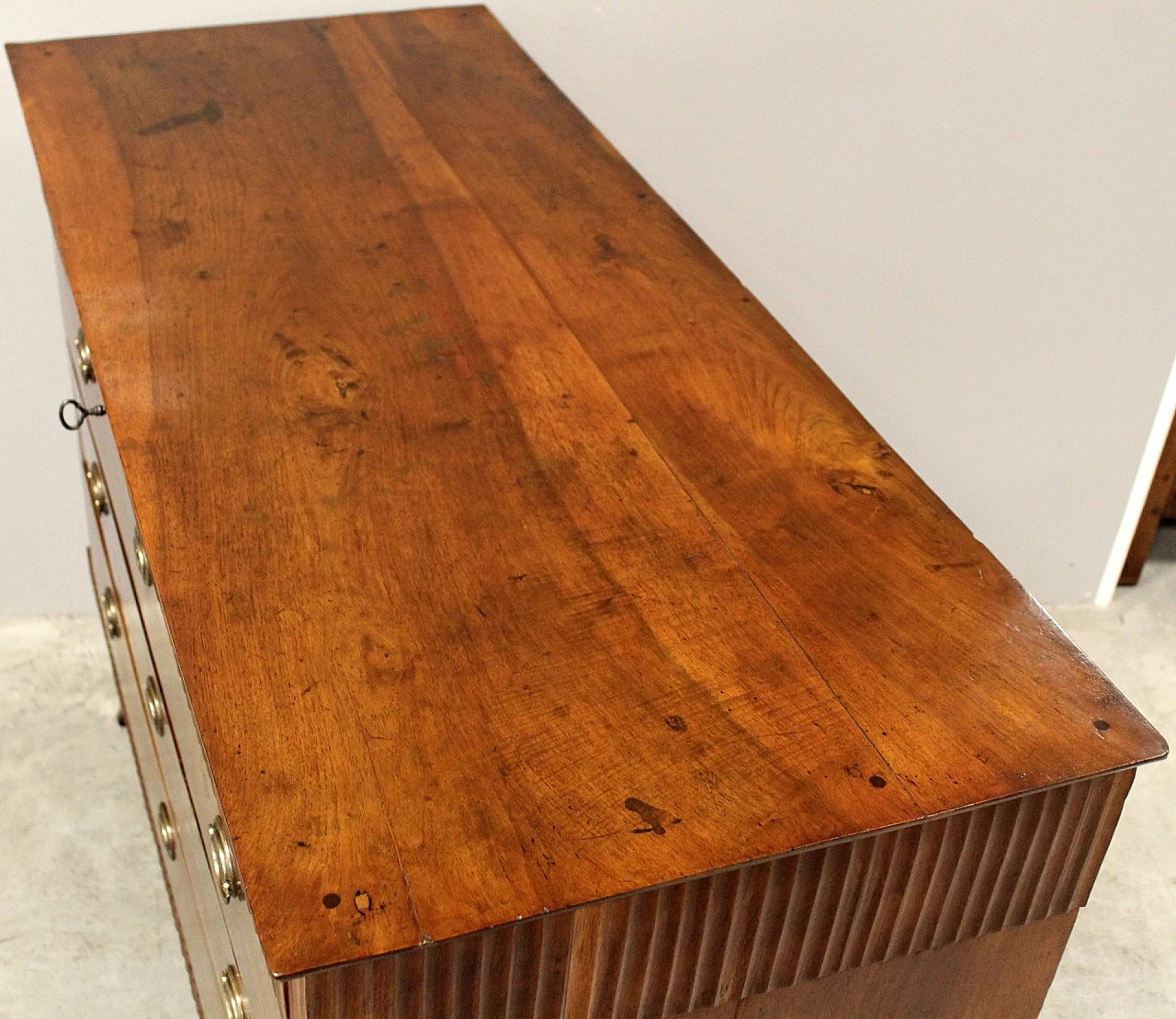 Walnut Direttorio chest of drawers, late 18th century 8