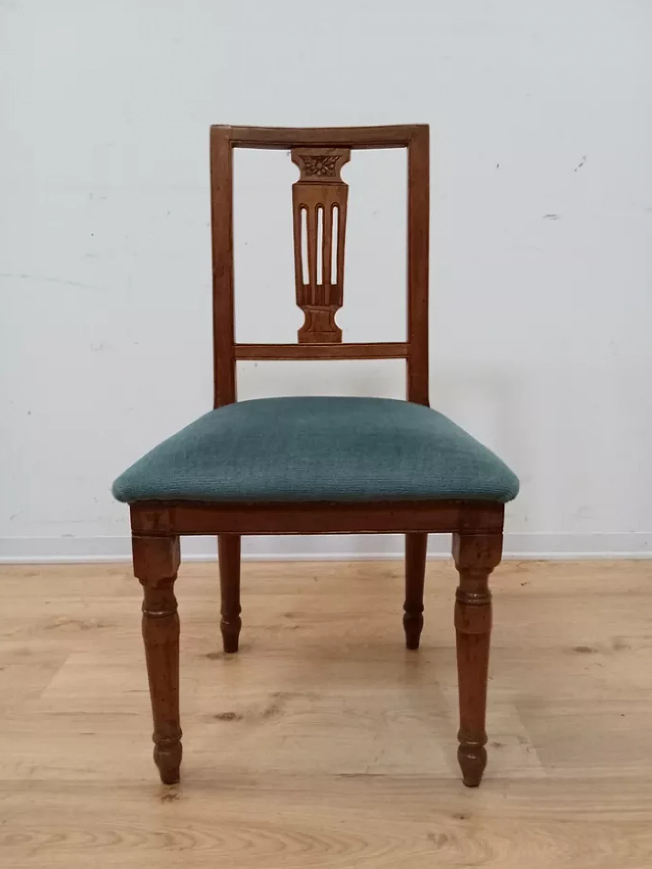 Louis XVI chair in walnut, late 18th century 2