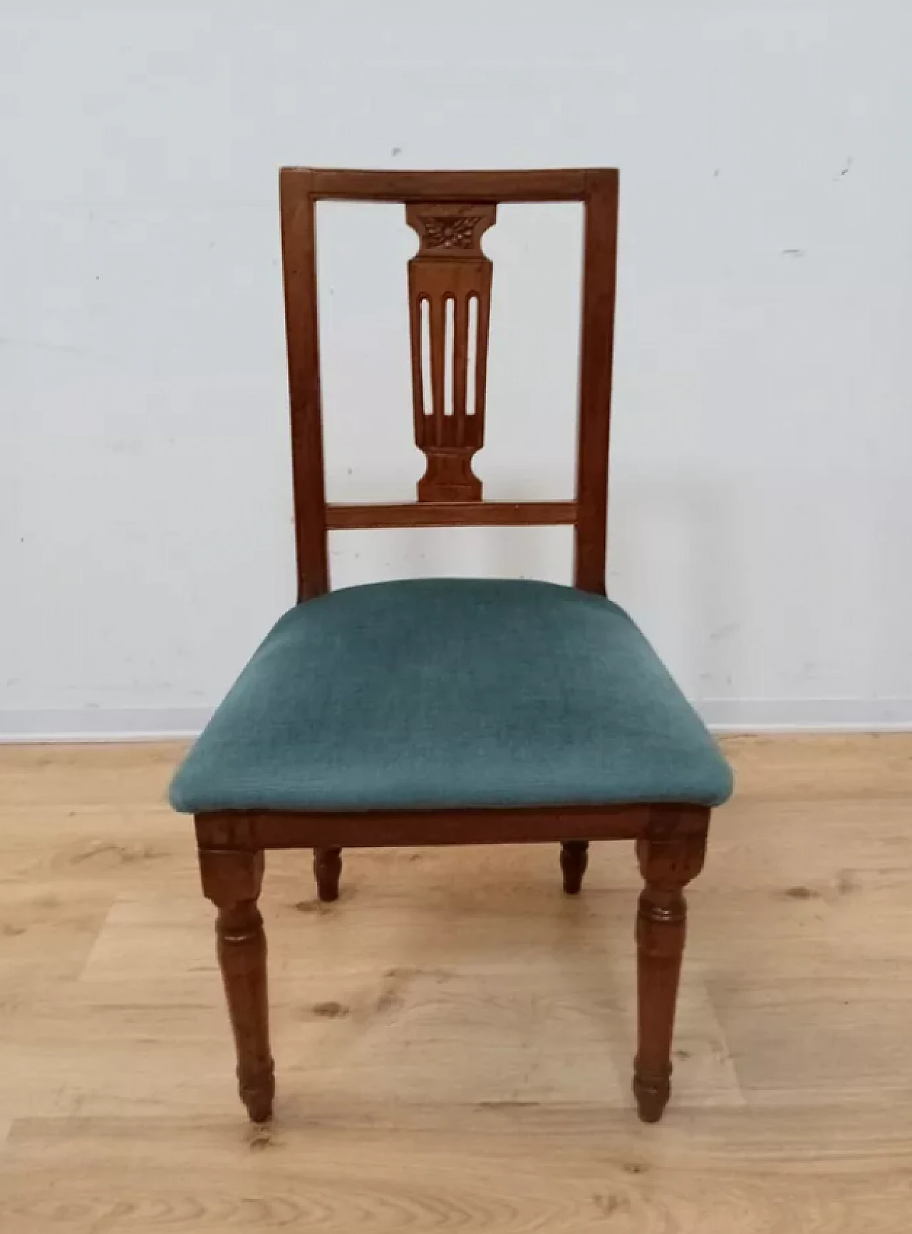 Louis XVI chair in walnut, late 18th century 3