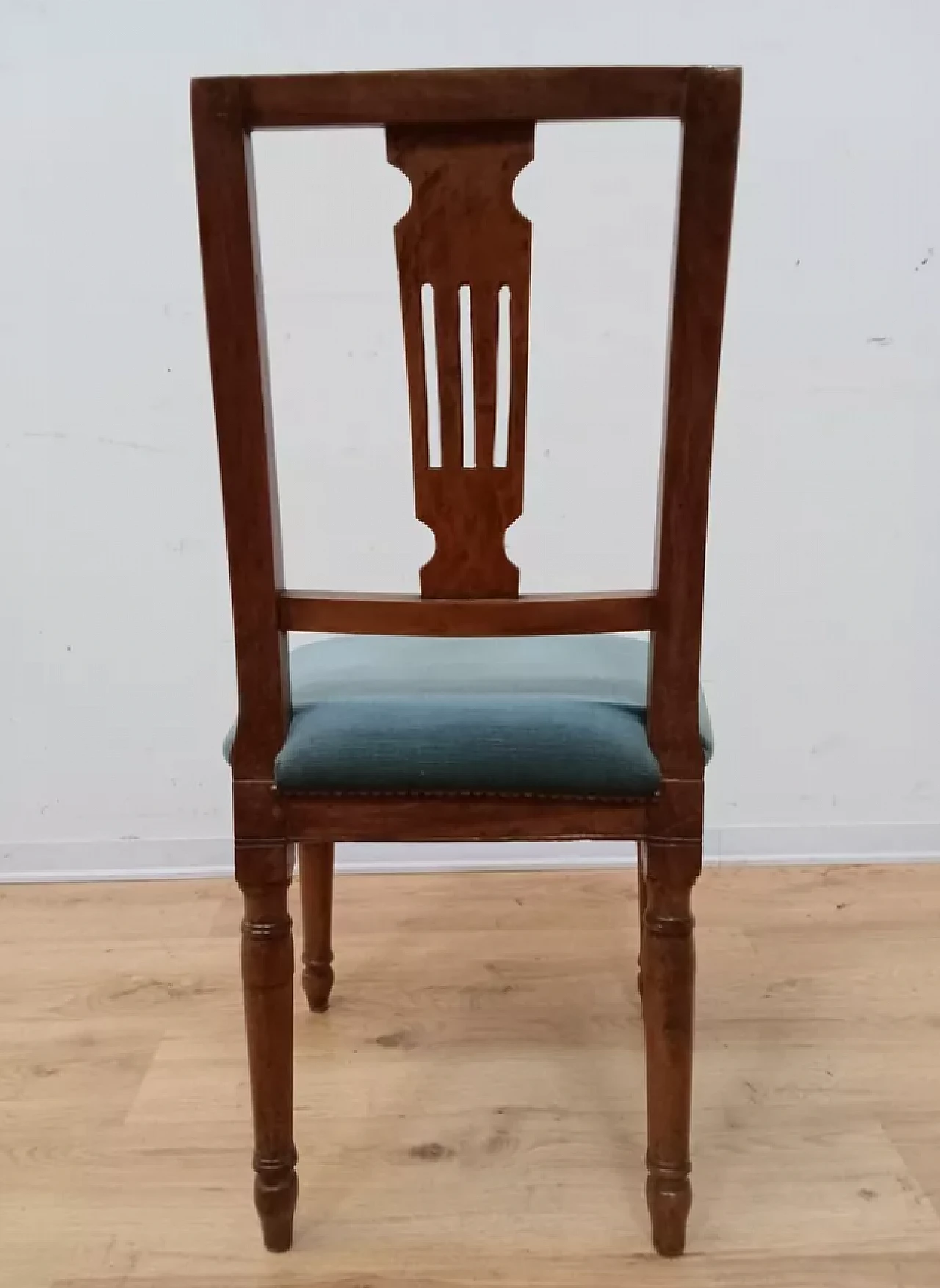 Louis XVI chair in walnut, late 18th century 10