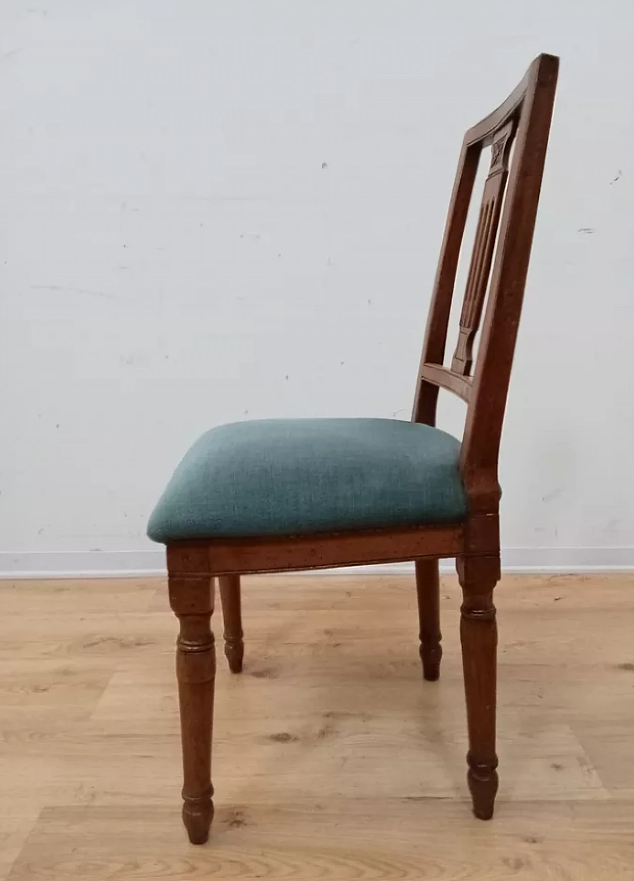 Louis XVI chair in walnut, late 18th century 11