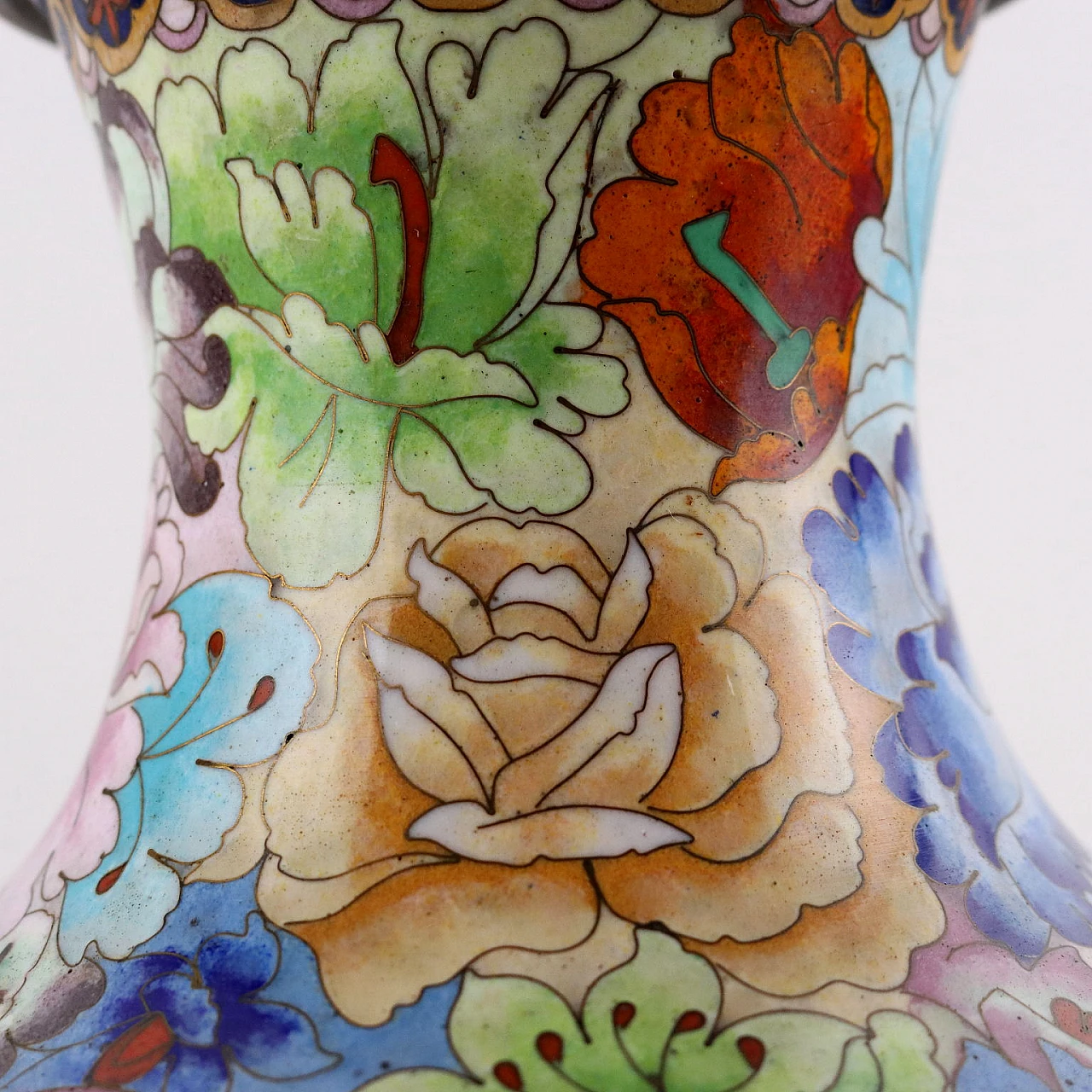 Cloisonnè vases multi-coloured decorations, XX Century 7