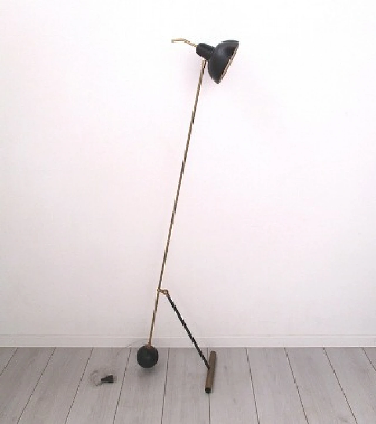 Stilnovo floor lamp in brass and aluminum, 1950s 1