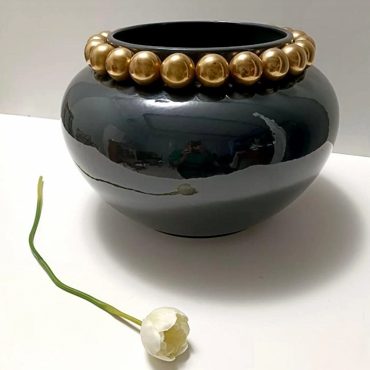 Green lacquered ceramic vase with pure gold pearls, 1970s 3