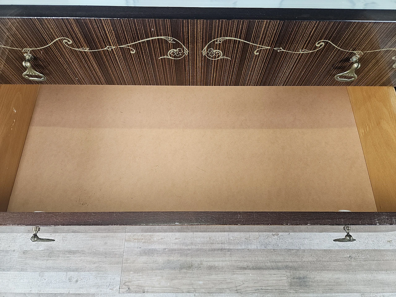 Chest of drawers with blue glass, 1960s 16