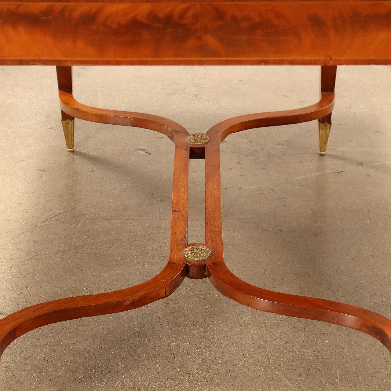 Mahogany veneer, mahogany feather and maple desk in Louis XVI style, late 19th century 9