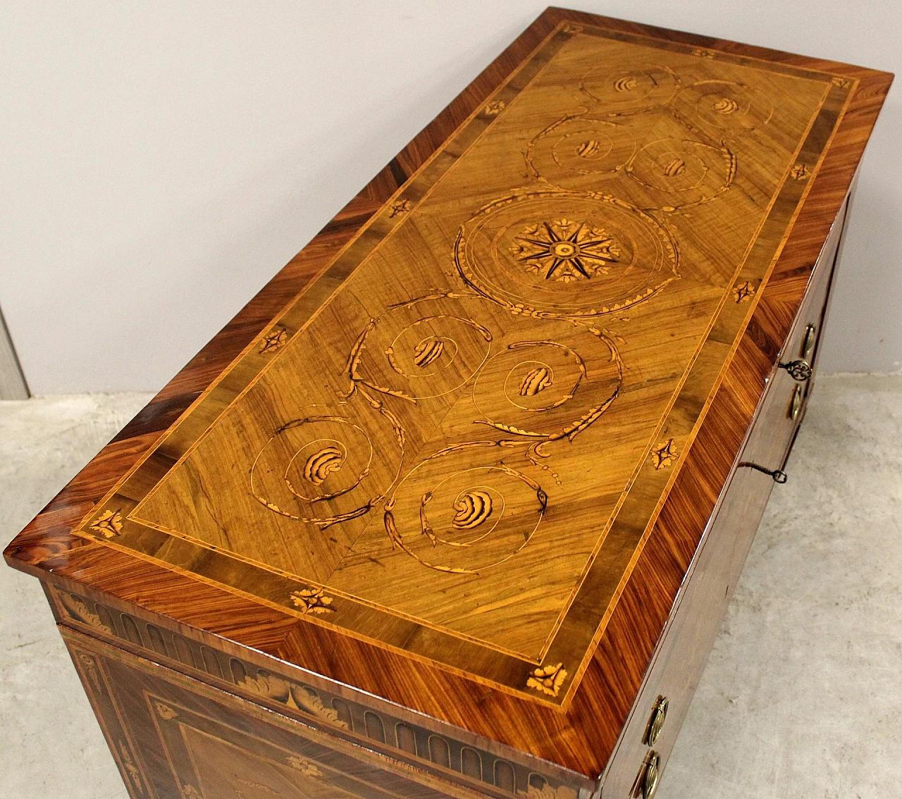 Louis XVI chest of drawers with three drawers in walnut, 18th century 2