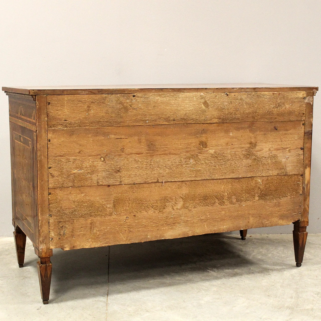 Louis XVI chest of drawers with three drawers in walnut, 18th century 8