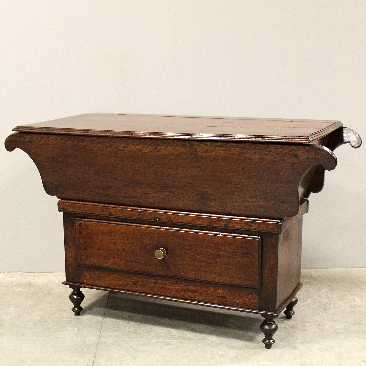 Italian walnut sideboard, 19th century 1