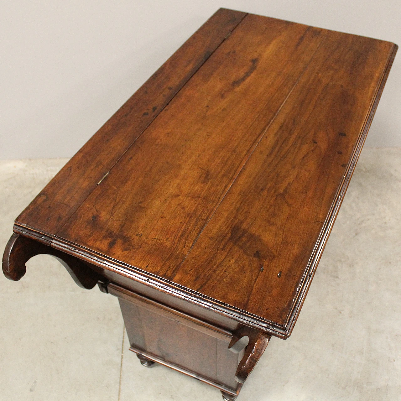 Italian walnut sideboard, 19th century 10