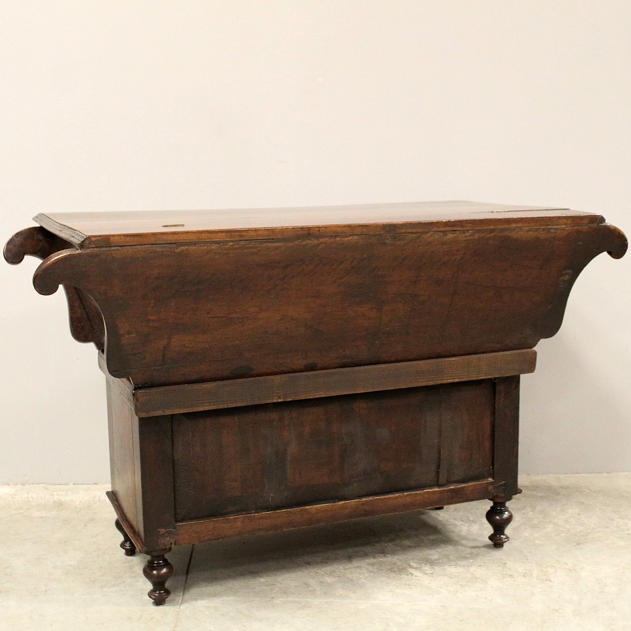 Italian walnut sideboard, 19th century 12