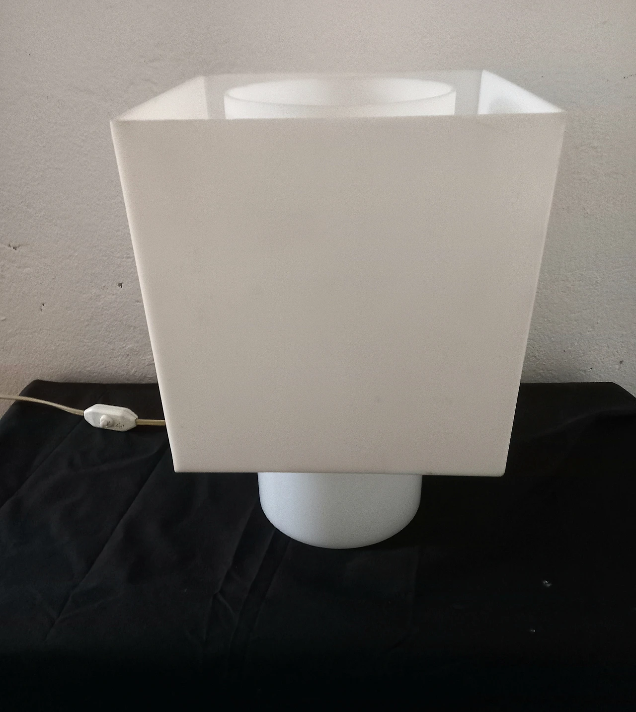 Table lamp in opaline plexi, 90s 2