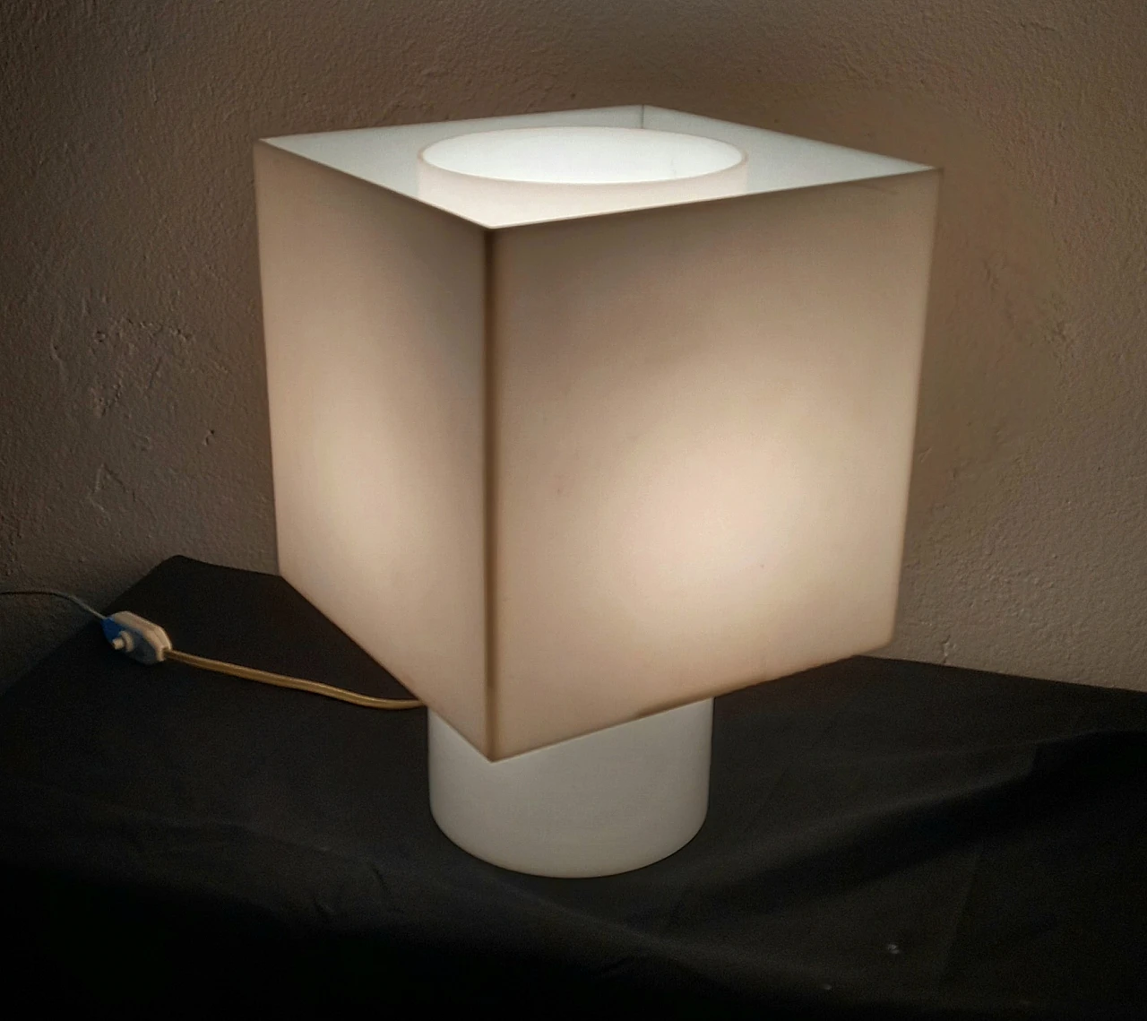 Table lamp in opaline plexi, 90s 3