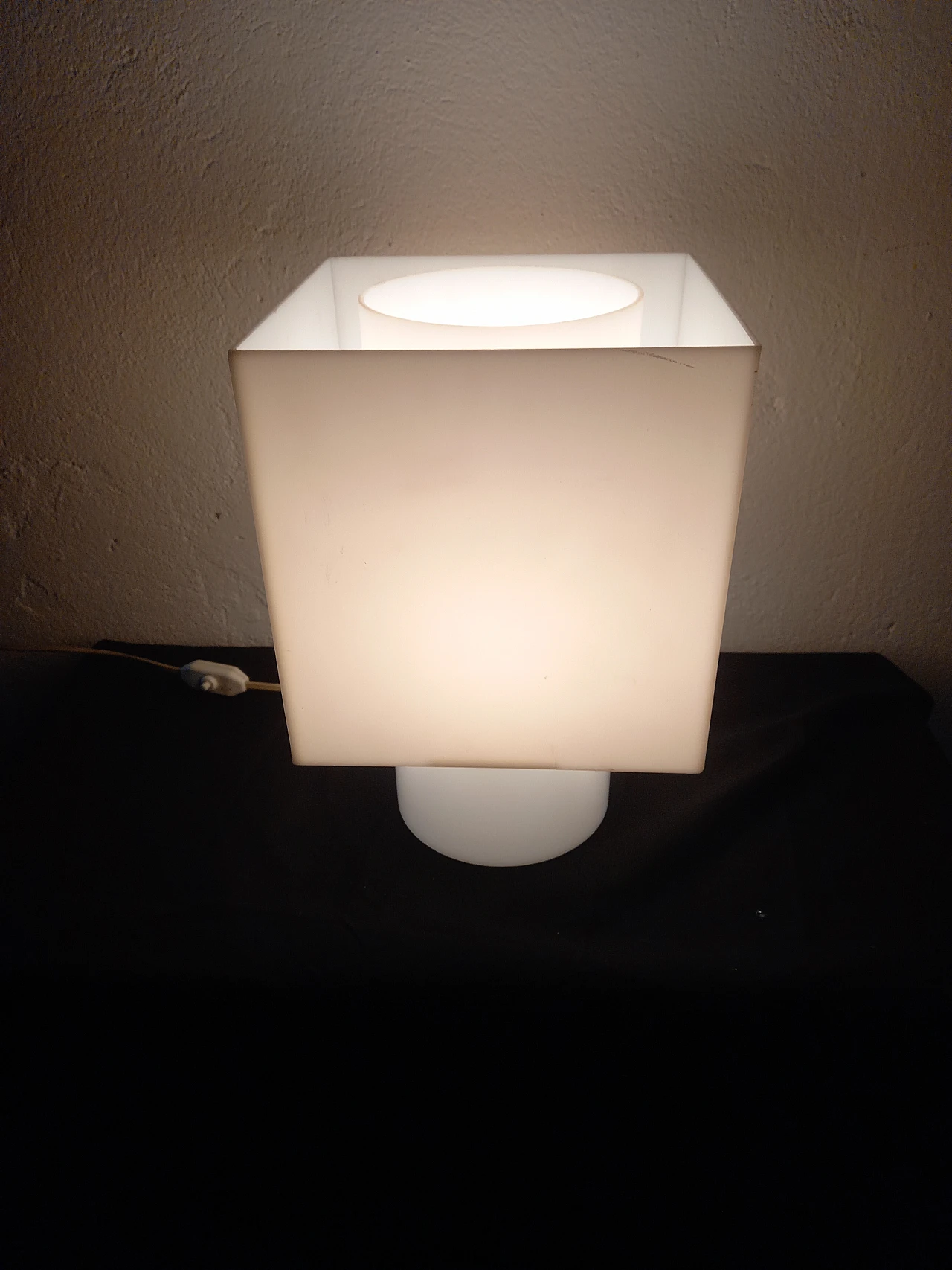 Table lamp in opaline plexi, 90s 5