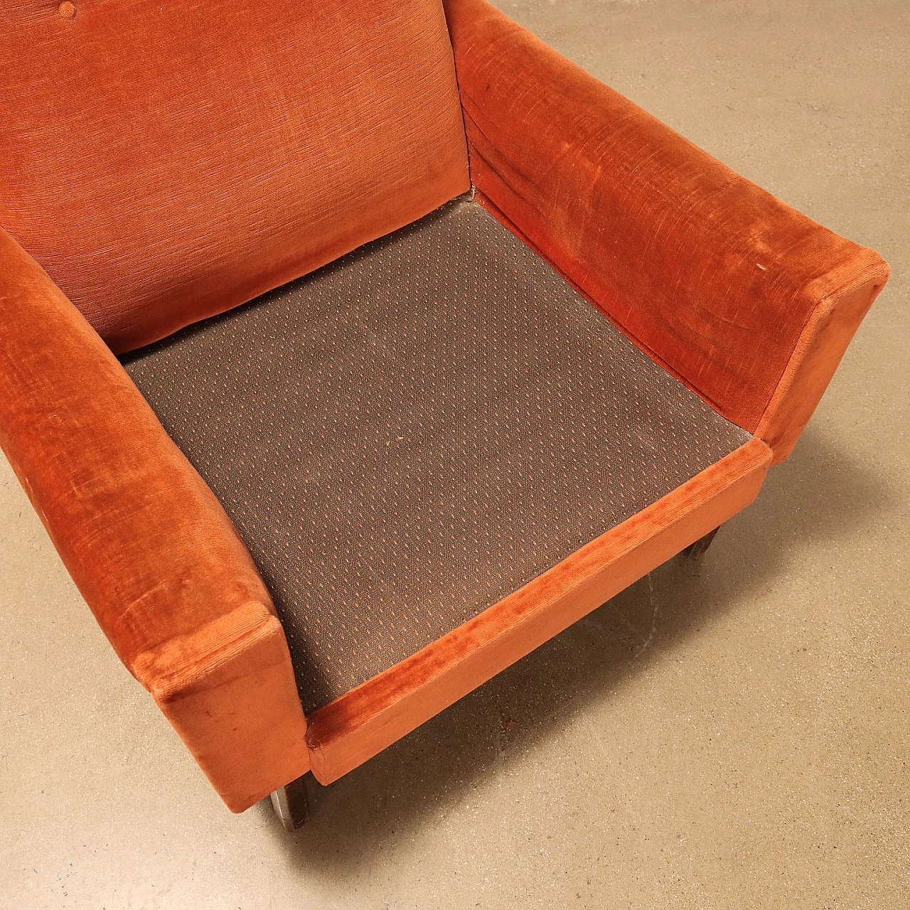 Pair of armchairs in wood and orange velvet, 1960s 7