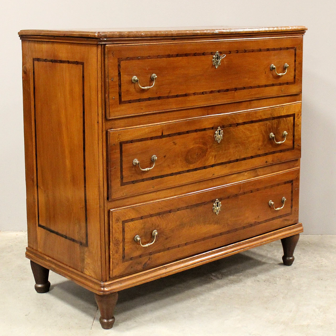 Canterano chest of drawers in 18th century Italian inlaid walnut 1