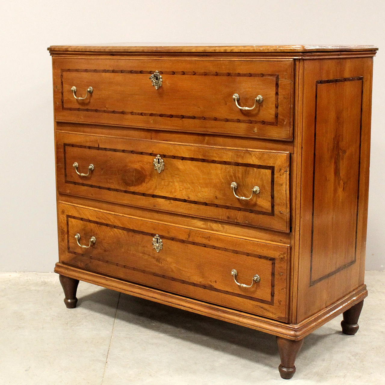 Canterano chest of drawers in 18th century Italian inlaid walnut 2