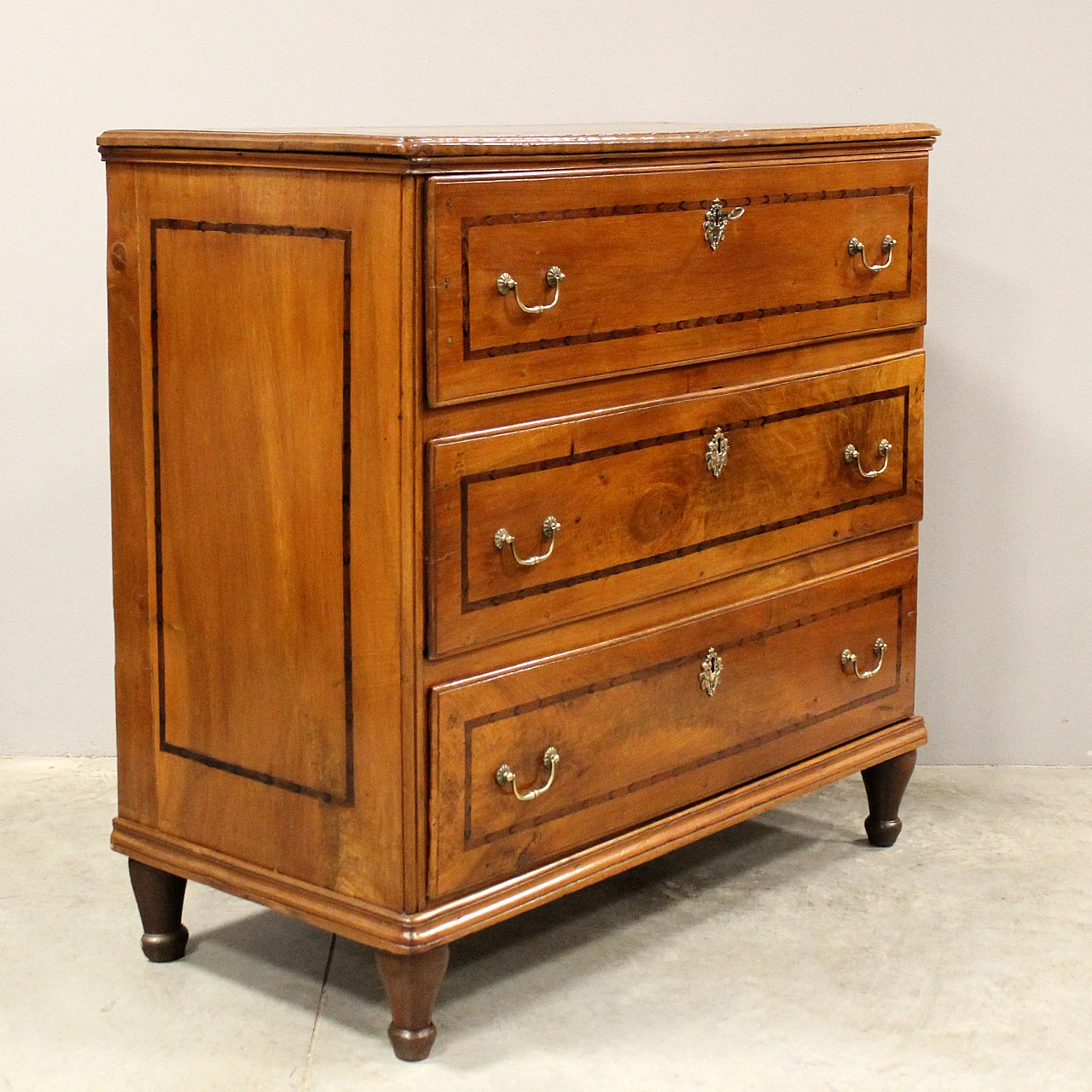 Canterano chest of drawers in 18th century Italian inlaid walnut 3