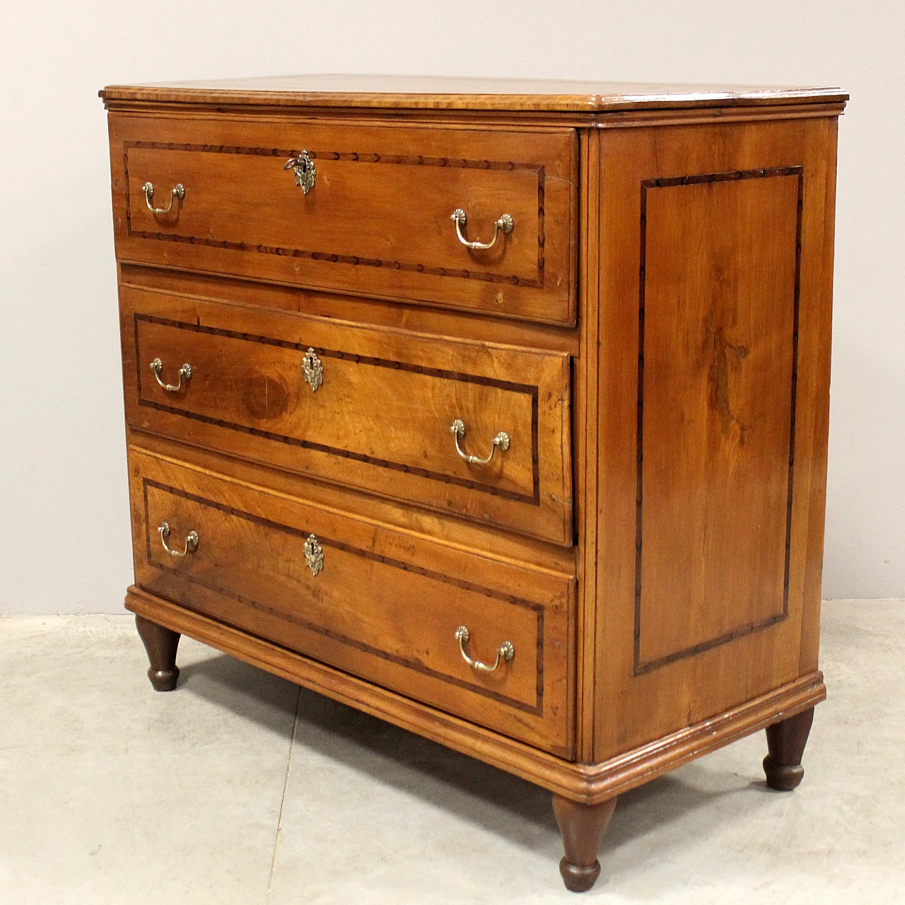 Canterano chest of drawers in 18th century Italian inlaid walnut 4