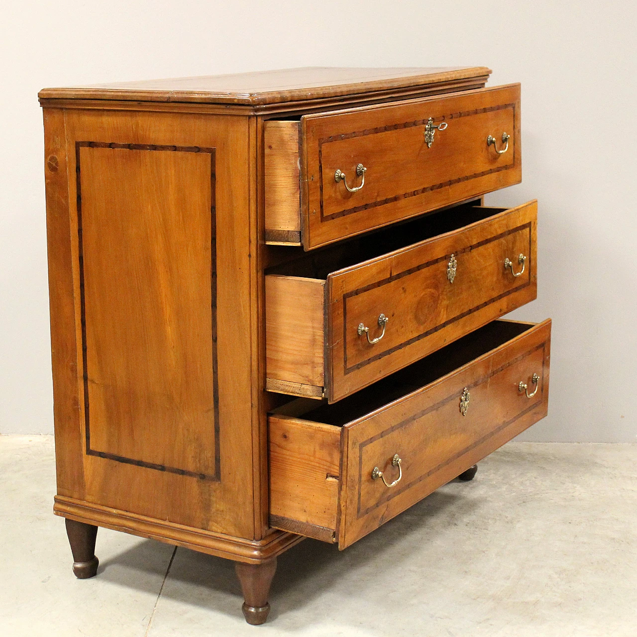 Canterano chest of drawers in 18th century Italian inlaid walnut 5