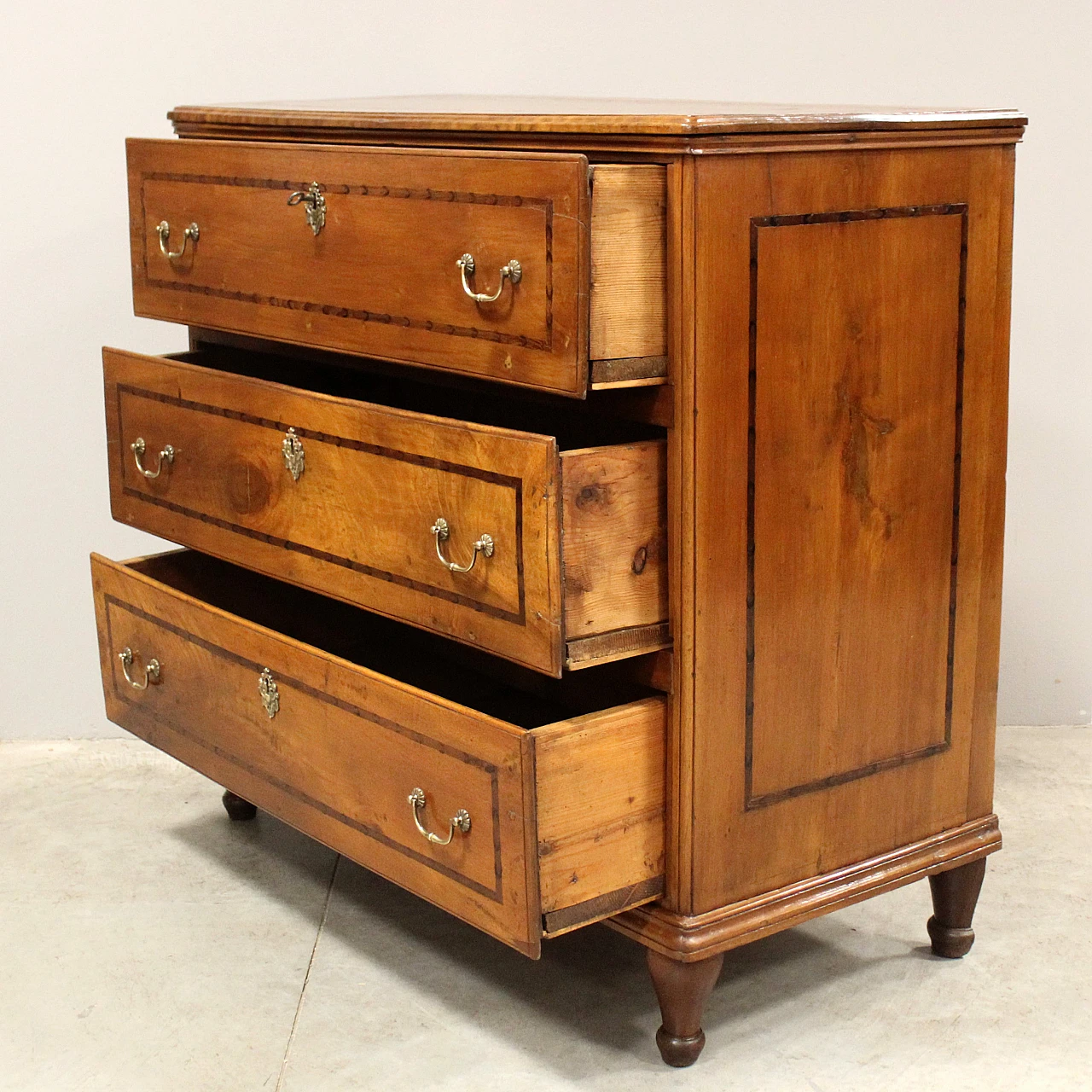 Canterano chest of drawers in 18th century Italian inlaid walnut 6