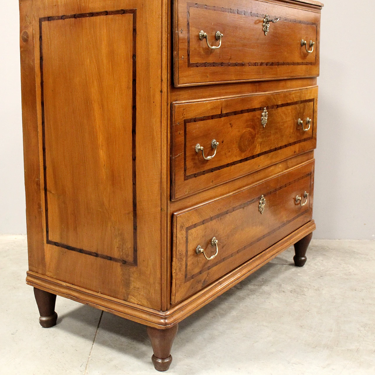 Canterano chest of drawers in 18th century Italian inlaid walnut 9