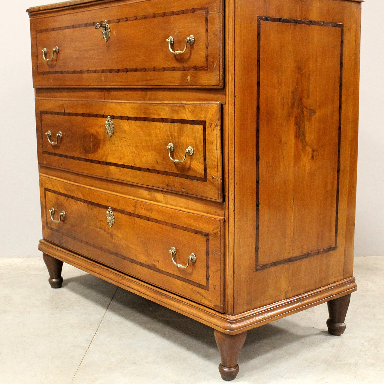 Canterano chest of drawers in 18th century Italian inlaid walnut 10