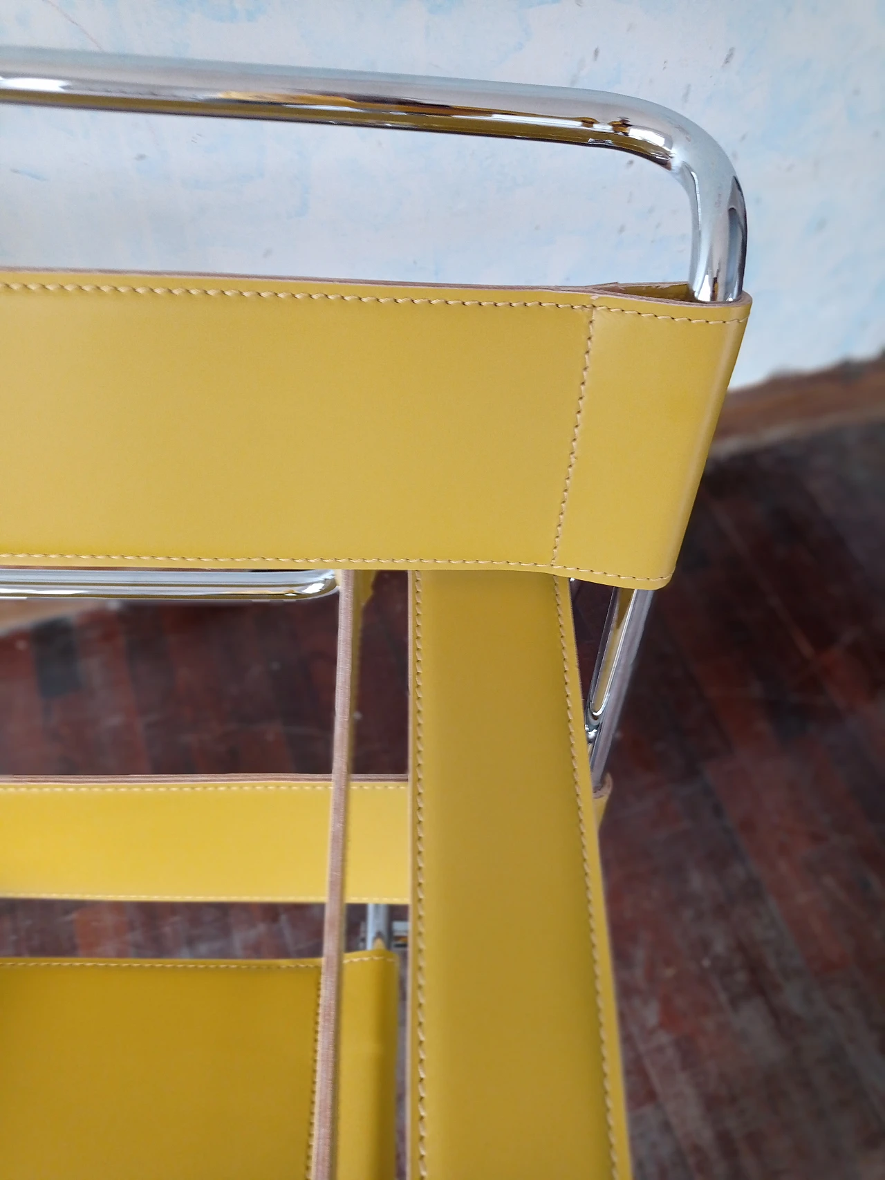 Wassily B3 armchair in yellow leather by Knoll International 30