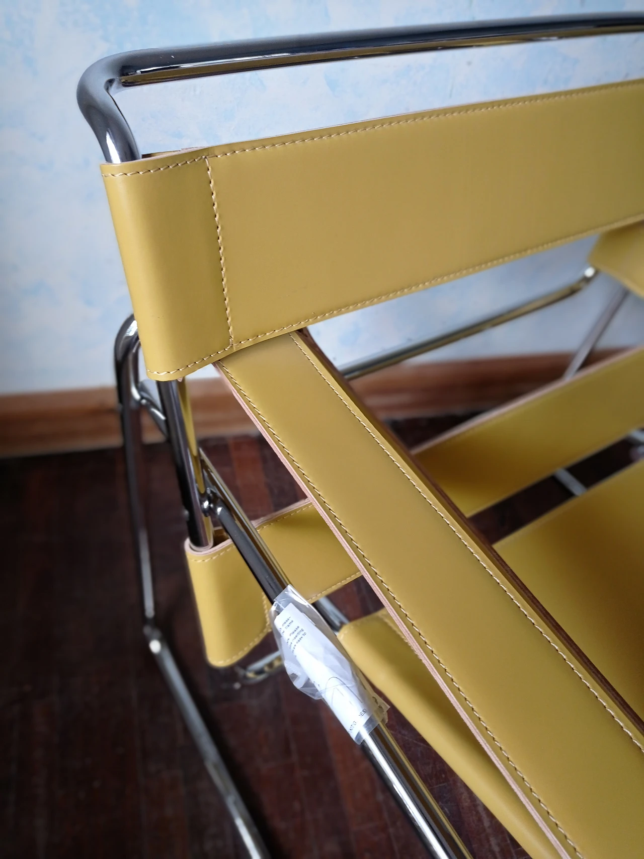 Wassily B3 armchair in yellow leather by Knoll International 32