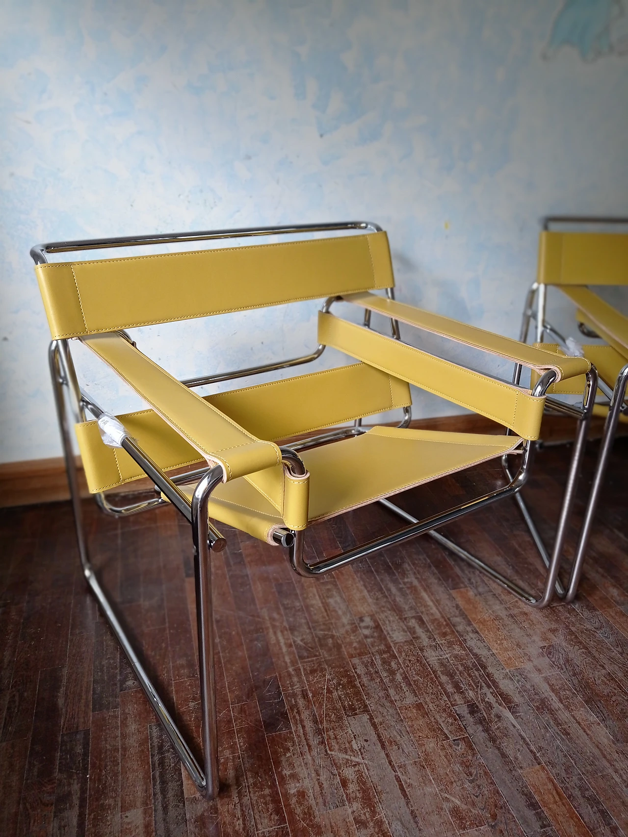 Wassily B3 armchair in yellow leather by Knoll International 33