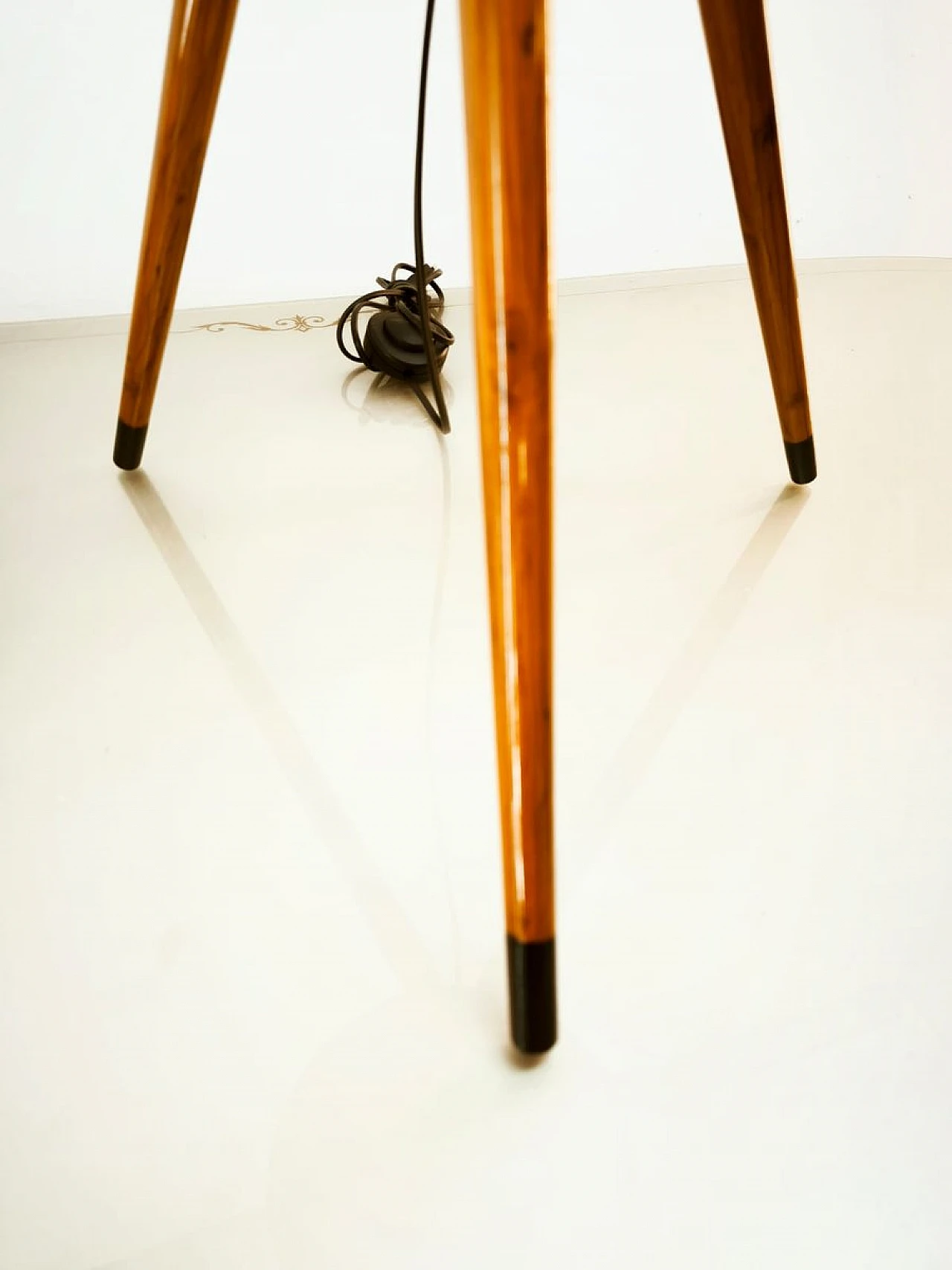 Wooden floor lamp with glass top, 1960s 10