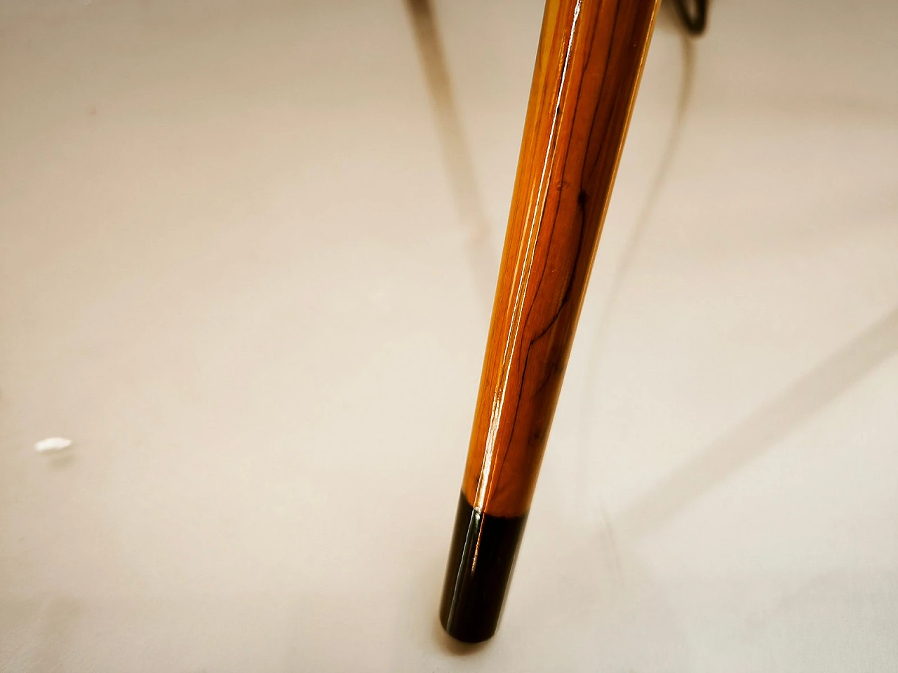 Wooden floor lamp with glass top, 1960s 20