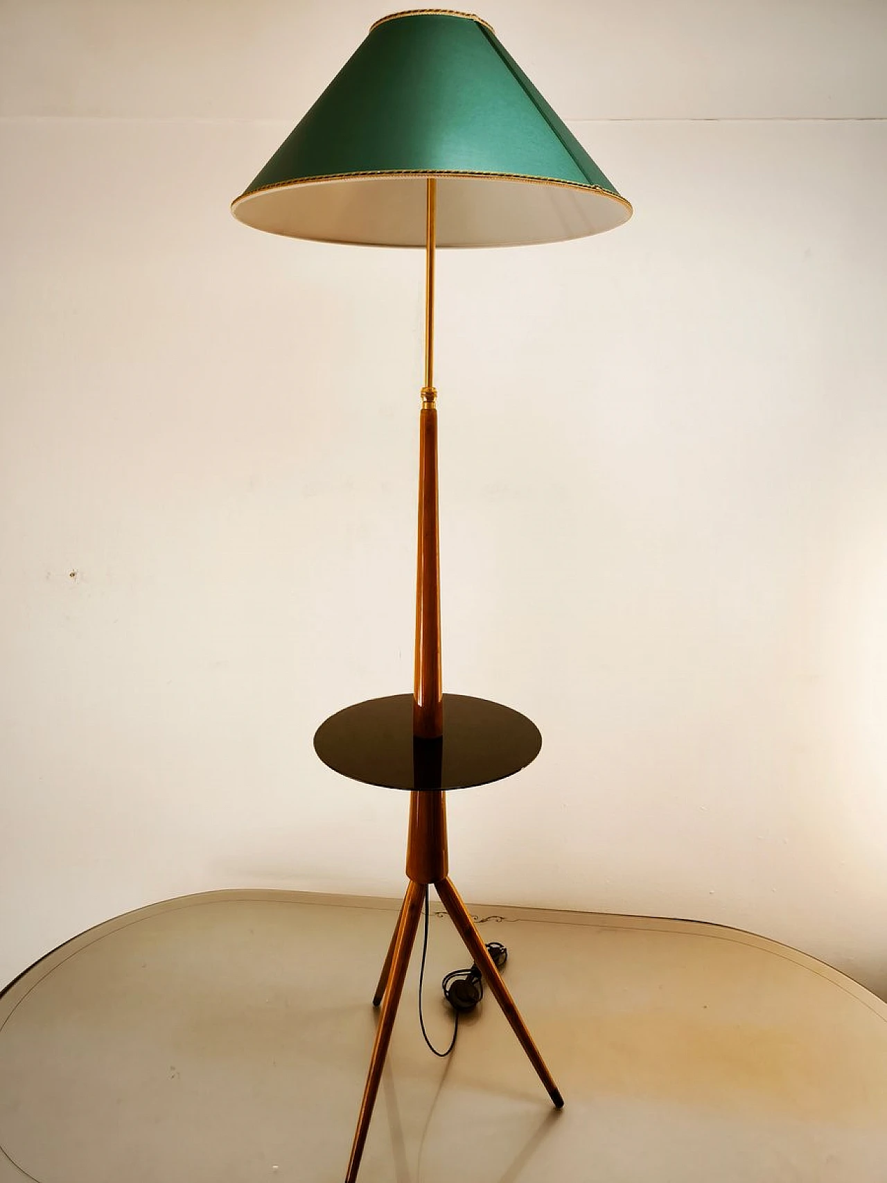 Wooden floor lamp with glass top, 1960s 21